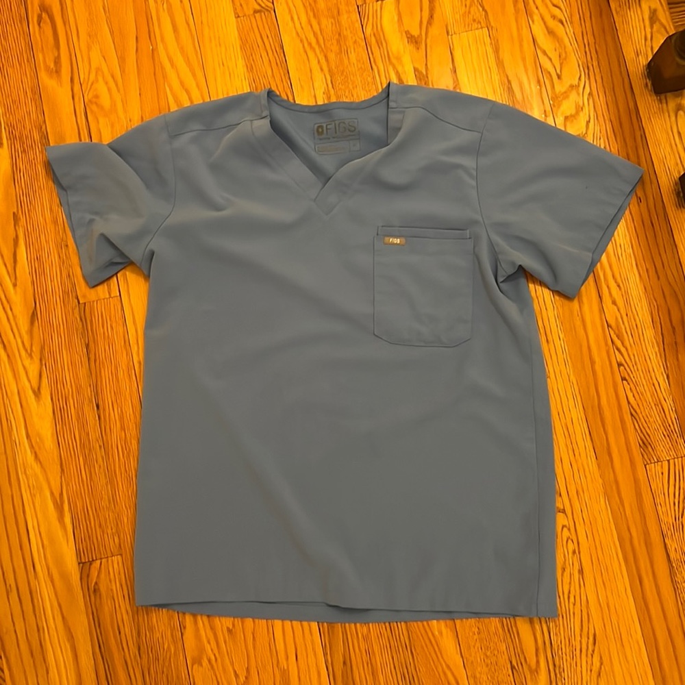 Figs - MENS size M scrub top in ceil blue